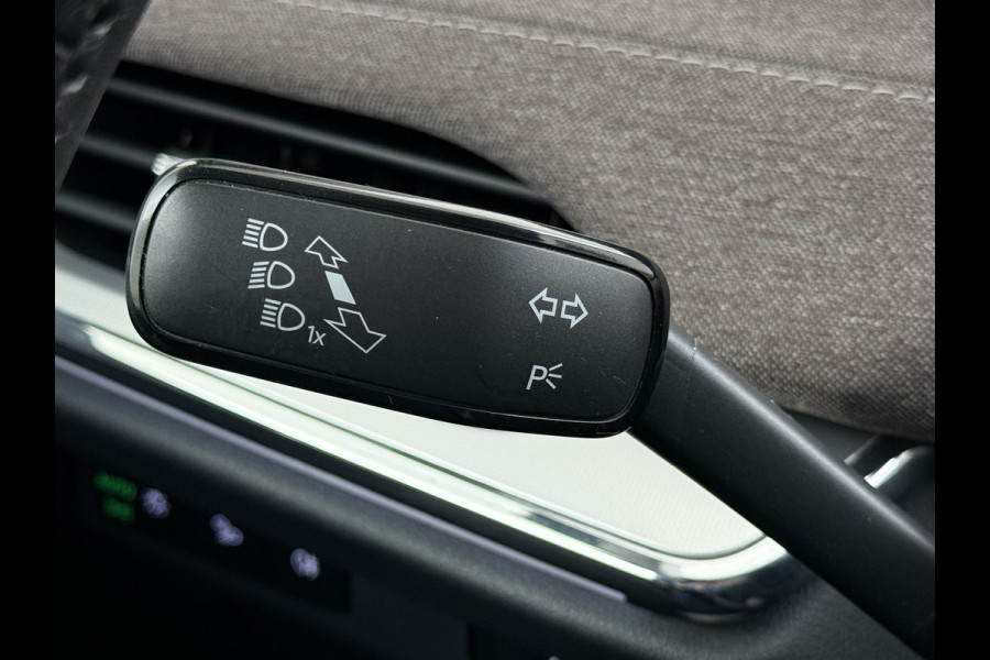 Škoda ENYAQ iV 60 First Edition SOH 92% 3-Zone Ecc Adap.Cruise Stoel+Stuurverwarming Elek.Stoel+Memory Camera Apple Camera Android Auto Navi Pd Keyless advanced Led Matrix Blind Spot Warning Lmv Privacy Glas Lane Assist DAB P-Assist GSM Draadloos laden Dealeronderhouden Origineel Nederlandse Auto