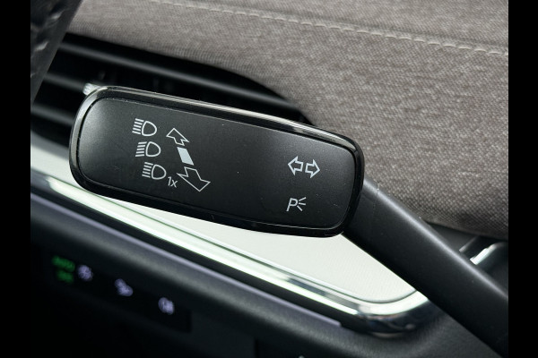 Škoda ENYAQ iV 60 First Edition SOH 92% 3-Zone Ecc Adap.Cruise Stoel+Stuurverwarming Elek.Stoel+Memory Camera Apple Camera Android Auto Navi Pd Keyless advanced Led Matrix Blind Spot Warning Lmv Privacy Glas Lane Assist DAB P-Assist GSM Draadloos laden Dealeronderhouden Origineel Nederlandse Auto