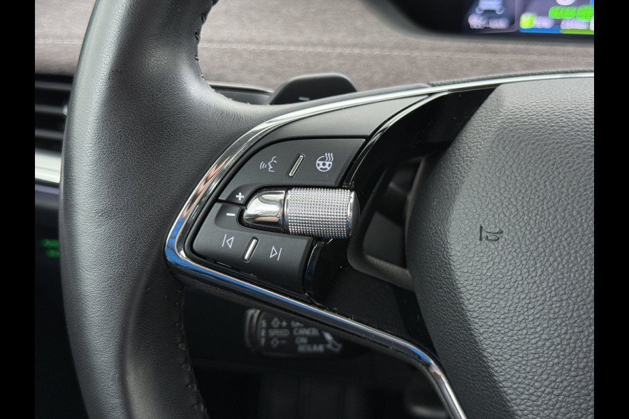 Škoda ENYAQ iV 60 First Edition SOH 92% 3-Zone Ecc Adap.Cruise Stoel+Stuurverwarming Elek.Stoel+Memory Camera Apple Camera Android Auto Navi Pd Keyless advanced Led Matrix Blind Spot Warning Lmv Privacy Glas Lane Assist DAB P-Assist GSM Draadloos laden Dealeronderhouden Origineel Nederlandse Auto