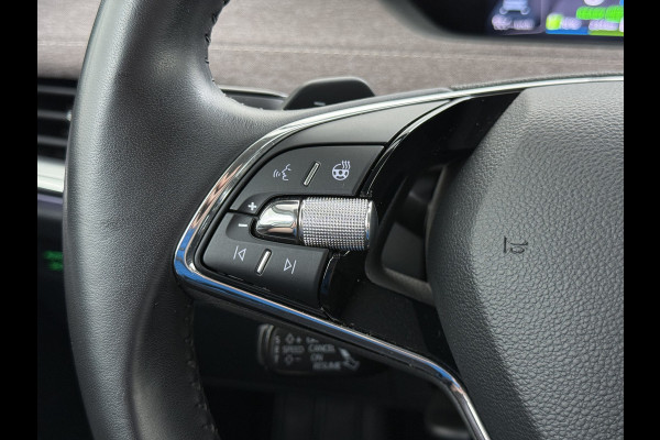 Škoda ENYAQ iV 60 First Edition SOH 92% 3-Zone Ecc Adap.Cruise Stoel+Stuurverwarming Elek.Stoel+Memory Camera Apple Camera Android Auto Navi Pd Keyless advanced Led Matrix Blind Spot Warning Lmv Privacy Glas Lane Assist DAB P-Assist GSM Draadloos laden Dealeronderhouden Origineel Nederlandse Auto