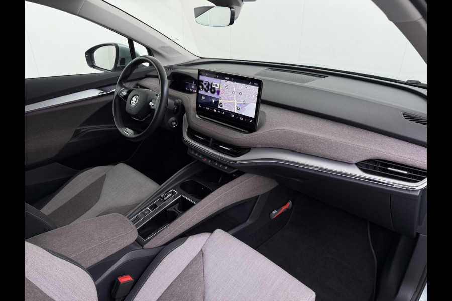 Škoda ENYAQ iV 60 First Edition SOH 92% 3-Zone Ecc Adap.Cruise Stoel+Stuurverwarming Elek.Stoel+Memory Camera Apple Camera Android Auto Navi Pd Keyless advanced Led Matrix Blind Spot Warning Lmv Privacy Glas Lane Assist DAB P-Assist GSM Draadloos laden Dealeronderhouden Origineel Nederlandse Auto