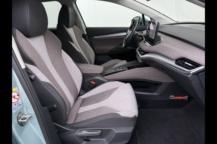 Škoda ENYAQ iV 60 First Edition SOH 92% 3-Zone Ecc Adap.Cruise Stoel+Stuurverwarming Elek.Stoel+Memory Camera Apple Camera Android Auto Navi Pd Keyless advanced Led Matrix Blind Spot Warning Lmv Privacy Glas Lane Assist DAB P-Assist GSM Draadloos laden Dealeronderhouden Origineel Nederlandse Auto