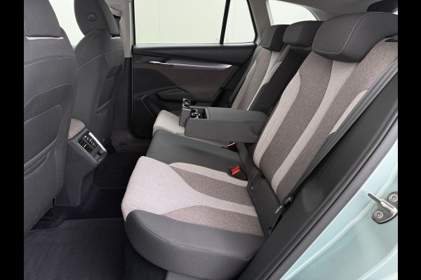 Škoda ENYAQ iV 60 First Edition SOH 92% 3-Zone Ecc Adap.Cruise Stoel+Stuurverwarming Elek.Stoel+Memory Camera Apple Camera Android Auto Navi Pd Keyless advanced Led Matrix Blind Spot Warning Lmv Privacy Glas Lane Assist DAB P-Assist GSM Draadloos laden Dealeronderhouden Origineel Nederlandse Auto