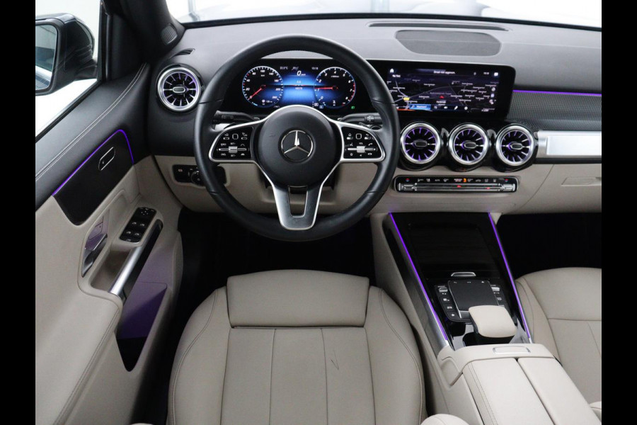 Mercedes-Benz GLB 200 Luxury Line | Panoramadak | Leder | Adaptive cruise | Camera | Park assist | Carplay | Sfeerverlichting | Full LED | Stoelverwarming | Navigatie |