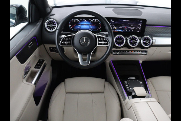 Mercedes-Benz GLB 200 Luxury Line | Panoramadak | Leder | Adaptive cruise | Camera | Park assist | Carplay | Sfeerverlichting | Full LED | Stoelverwarming | Navigatie |