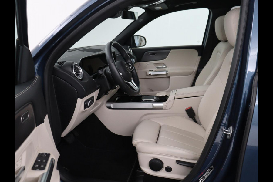 Mercedes-Benz GLB 200 Luxury Line | Panoramadak | Leder | Adaptive cruise | Camera | Park assist | Carplay | Sfeerverlichting | Full LED | Stoelverwarming | Navigatie |