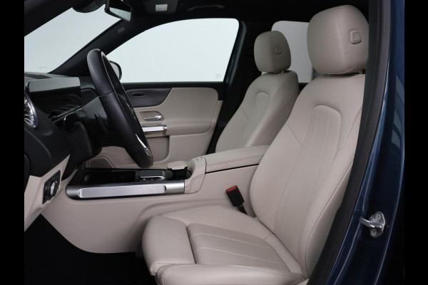 Mercedes-Benz GLB 200 Luxury Line | Panoramadak | Leder | Adaptive cruise | Camera | Park assist | Carplay | Sfeerverlichting | Full LED | Stoelverwarming | Navigatie |