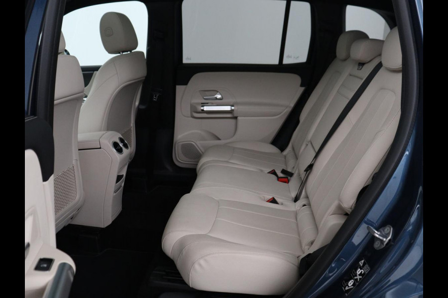 Mercedes-Benz GLB 200 Luxury Line | Panoramadak | Leder | Adaptive cruise | Camera | Park assist | Carplay | Sfeerverlichting | Full LED | Stoelverwarming | Navigatie |