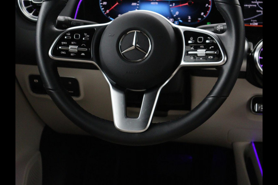 Mercedes-Benz GLB 200 Luxury Line | Panoramadak | Leder | Adaptive cruise | Camera | Park assist | Carplay | Sfeerverlichting | Full LED | Stoelverwarming | Navigatie |