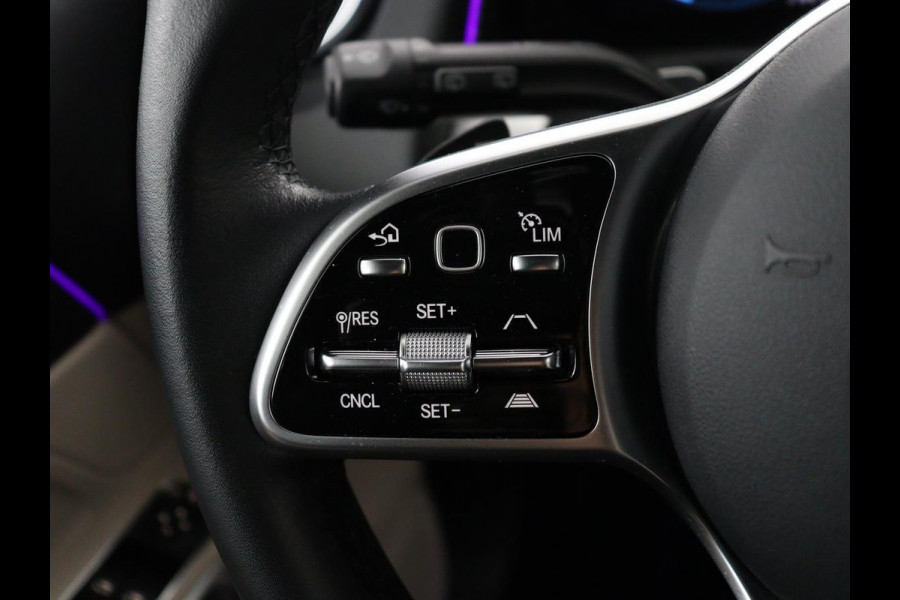 Mercedes-Benz GLB 200 Luxury Line | Panoramadak | Leder | Adaptive cruise | Camera | Park assist | Carplay | Sfeerverlichting | Full LED | Stoelverwarming | Navigatie |