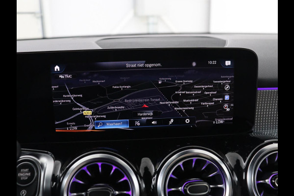 Mercedes-Benz GLB 200 Luxury Line | Panoramadak | Leder | Adaptive cruise | Camera | Park assist | Carplay | Sfeerverlichting | Full LED | Stoelverwarming | Navigatie |