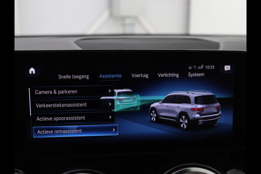 Mercedes-Benz GLB 200 Luxury Line | Panoramadak | Leder | Adaptive cruise | Camera | Park assist | Carplay | Sfeerverlichting | Full LED | Stoelverwarming | Navigatie |