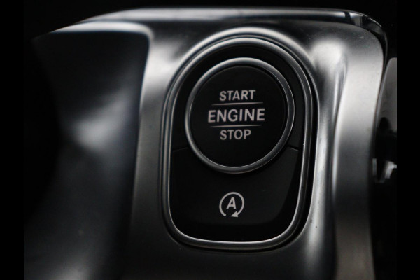 Mercedes-Benz GLB 200 Luxury Line | Panoramadak | Leder | Adaptive cruise | Camera | Park assist | Carplay | Sfeerverlichting | Full LED | Stoelverwarming | Navigatie |