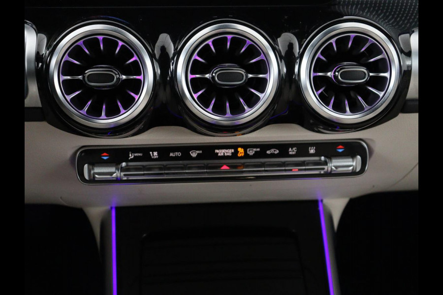 Mercedes-Benz GLB 200 Luxury Line | Panoramadak | Leder | Adaptive cruise | Camera | Park assist | Carplay | Sfeerverlichting | Full LED | Stoelverwarming | Navigatie |