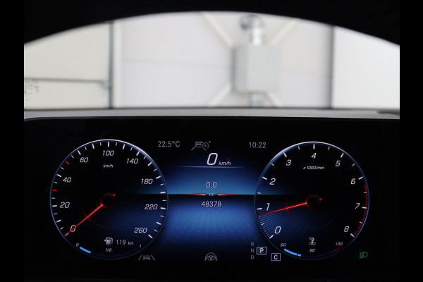 Mercedes-Benz GLB 200 Luxury Line | Panoramadak | Leder | Adaptive cruise | Camera | Park assist | Carplay | Sfeerverlichting | Full LED | Stoelverwarming | Navigatie |