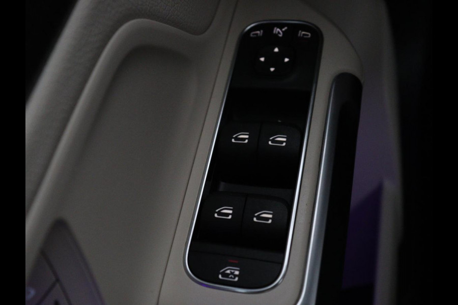 Mercedes-Benz GLB 200 Luxury Line | Panoramadak | Leder | Adaptive cruise | Camera | Park assist | Carplay | Sfeerverlichting | Full LED | Stoelverwarming | Navigatie |