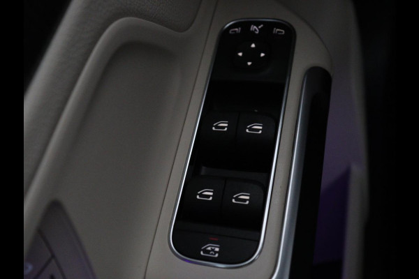 Mercedes-Benz GLB 200 Luxury Line | Panoramadak | Leder | Adaptive cruise | Camera | Park assist | Carplay | Sfeerverlichting | Full LED | Stoelverwarming | Navigatie |