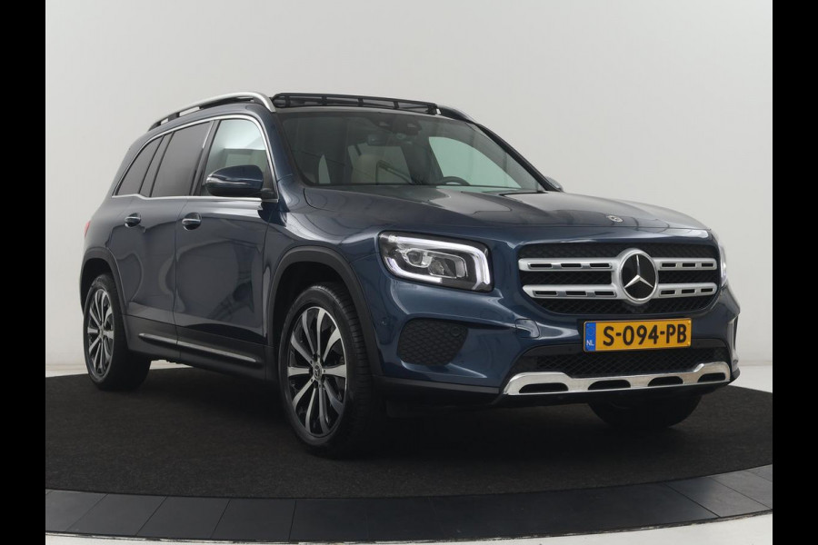 Mercedes-Benz GLB 200 Luxury Line | Panoramadak | Leder | Adaptive cruise | Camera | Park assist | Carplay | Sfeerverlichting | Full LED | Stoelverwarming | Navigatie |