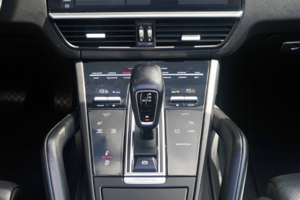 Porsche Cayenne 3.0 E-Hybrid V6 Pano/Bose/Sport-Chrono/360/trkhk