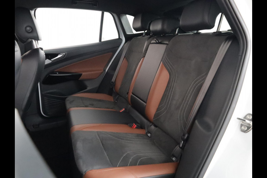 Volkswagen ID.4 Business 77 kWh 204 pk | Navigatie | Trekhaak (wegklapbaar) | Parkeersensoren | Achteruitrijcamera | Matrix LED koplampen | Apple Carplay/Android Auto |