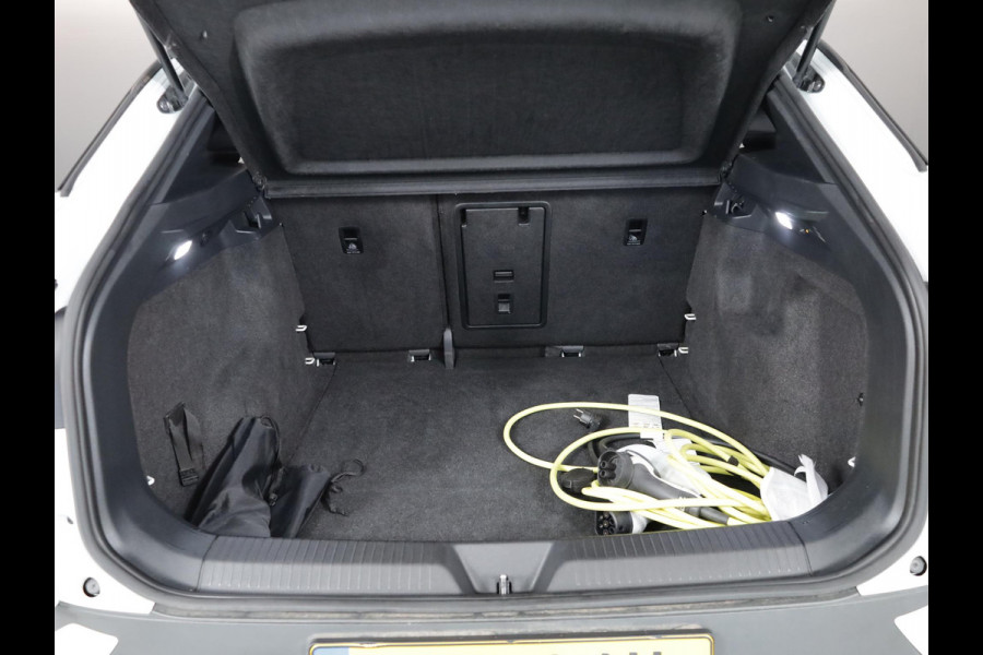 Volkswagen ID.4 Business 77 kWh 204 pk | Navigatie | Trekhaak (wegklapbaar) | Parkeersensoren | Achteruitrijcamera | Matrix LED koplampen | Apple Carplay/Android Auto |