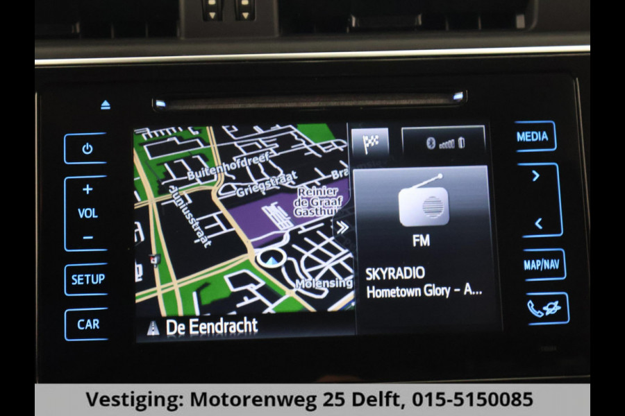 Toyota Auris 1.8 Hybrid Executive . GARANTIE TOT 02-2029 . STOEL VERWARMING . NAVIGATIE . CRUISE CONTROL .