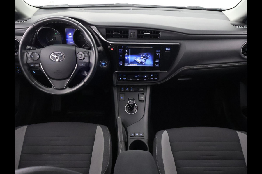 Toyota Auris 1.8 Hybrid Executive . GARANTIE TOT 02-2029 . STOEL VERWARMING . NAVIGATIE . CRUISE CONTROL .