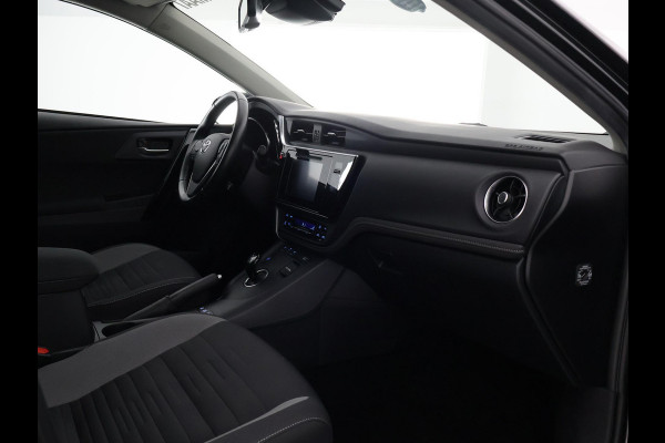 Toyota Auris 1.8 Hybrid Executive . GARANTIE TOT 02-2029 . STOEL VERWARMING . NAVIGATIE . CRUISE CONTROL .