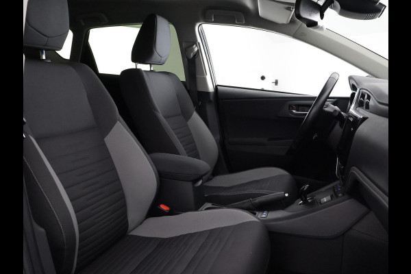 Toyota Auris 1.8 Hybrid Executive . GARANTIE TOT 02-2029 . STOEL VERWARMING . NAVIGATIE . CRUISE CONTROL .