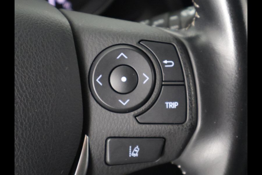 Toyota Auris 1.8 Hybrid Executive . GARANTIE TOT 02-2029 . STOEL VERWARMING . NAVIGATIE . CRUISE CONTROL .