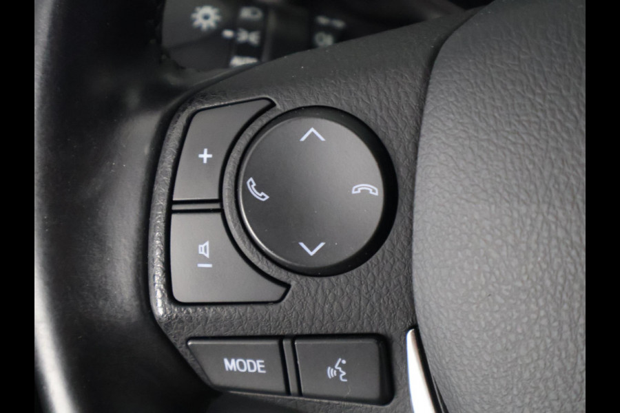 Toyota Auris 1.8 Hybrid Executive . GARANTIE TOT 02-2029 . STOEL VERWARMING . NAVIGATIE . CRUISE CONTROL .