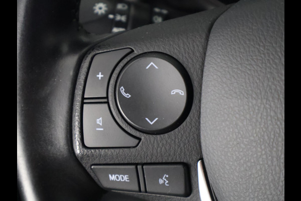 Toyota Auris 1.8 Hybrid Executive . GARANTIE TOT 02-2029 . STOEL VERWARMING . NAVIGATIE . CRUISE CONTROL .