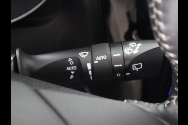 Toyota Auris 1.8 Hybrid Executive . GARANTIE TOT 02-2029 . STOEL VERWARMING . NAVIGATIE . CRUISE CONTROL .
