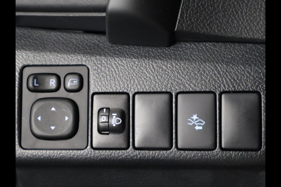 Toyota Auris 1.8 Hybrid Executive . GARANTIE TOT 02-2029 . STOEL VERWARMING . NAVIGATIE . CRUISE CONTROL .