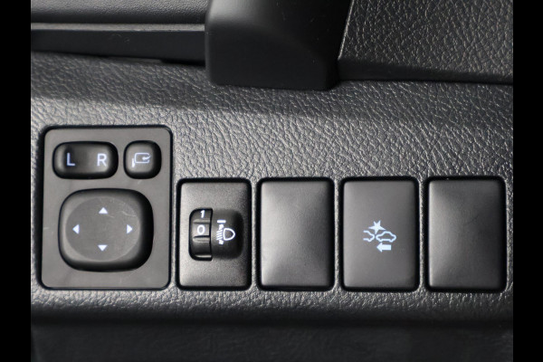 Toyota Auris 1.8 Hybrid Executive . GARANTIE TOT 02-2029 . STOEL VERWARMING . NAVIGATIE . CRUISE CONTROL .