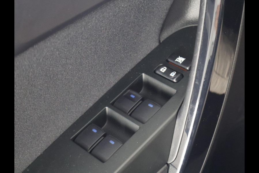 Toyota Auris 1.8 Hybrid Executive . GARANTIE TOT 02-2029 . STOEL VERWARMING . NAVIGATIE . CRUISE CONTROL .