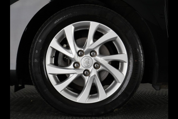 Toyota Auris 1.8 Hybrid Executive . GARANTIE TOT 02-2029 . STOEL VERWARMING . NAVIGATIE . CRUISE CONTROL .