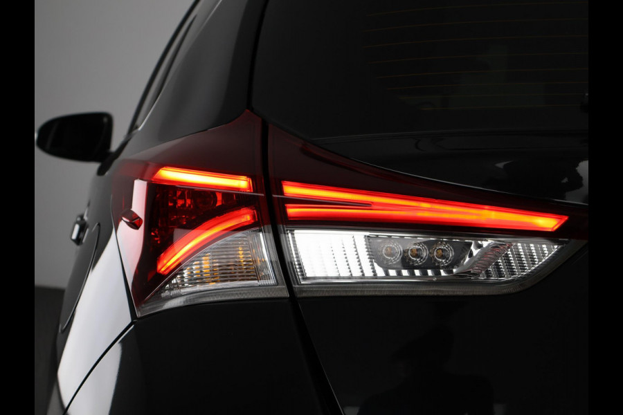 Toyota Auris 1.8 Hybrid Executive . GARANTIE TOT 02-2029 . STOEL VERWARMING . NAVIGATIE . CRUISE CONTROL .