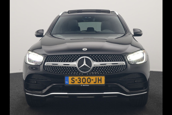 Mercedes-Benz GLC 300e 4MATIC Business Solution AMG 320pk Dealer O.H. | Trekhaak Afn. | Panodak | Camera | Alcantara Sportstoelen Verwarmd | Sfeerverlichting | Apple Carplay | Cruise Control | Navigatie | DAB | 19"L.M | Plug In Hybrid |