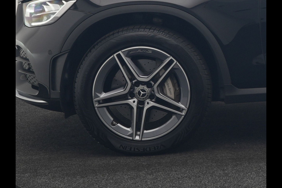 Mercedes-Benz GLC 300e 4MATIC Business Solution AMG 320pk Dealer O.H. | Trekhaak Afn. | Panodak | Camera | Alcantara Sportstoelen Verwarmd | Sfeerverlichting | Apple Carplay | Cruise Control | Navigatie | DAB | 19"L.M | Plug In Hybrid |