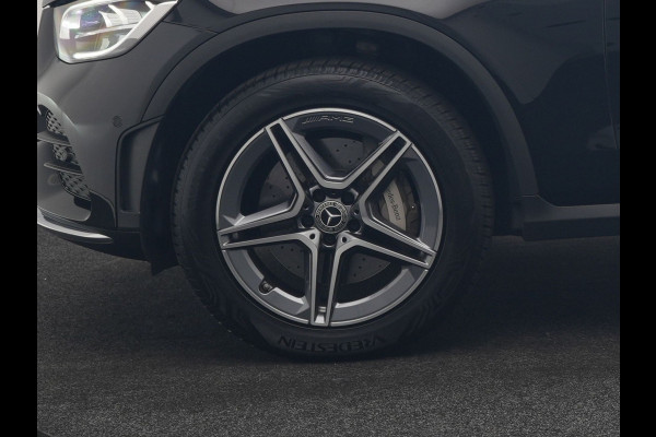 Mercedes-Benz GLC 300e 4MATIC Business Solution AMG 320pk Dealer O.H. | Trekhaak Afn. | Panodak | Camera | Alcantara Sportstoelen Verwarmd | Sfeerverlichting | Apple Carplay | Cruise Control | Navigatie | DAB | 19"L.M | Plug In Hybrid |