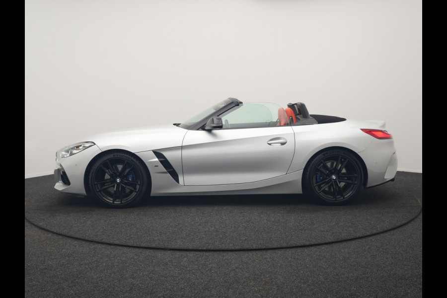 BMW Z4 Roadster M40i M Sport 340pk Dealer O.H. | Adaptive Cruise | Camera | Harman / Kardon | Lederen Sportstoelen Memory & Verwarmd | Adaptief Onderstel | Sfeerverlichting | Stuur Verwarmd | 19"L.M | Apple Carplay | Virtual | Navigatie |