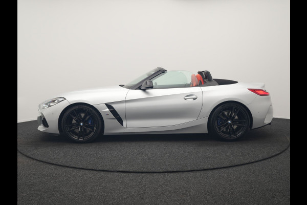 BMW Z4 Roadster M40i M Sport 340pk Dealer O.H. | Adaptive Cruise | Camera | Harman / Kardon | Lederen Sportstoelen Memory & Verwarmd | Adaptief Onderstel | Sfeerverlichting | Stuur Verwarmd | 19"L.M | Apple Carplay | Virtual | Navigatie |