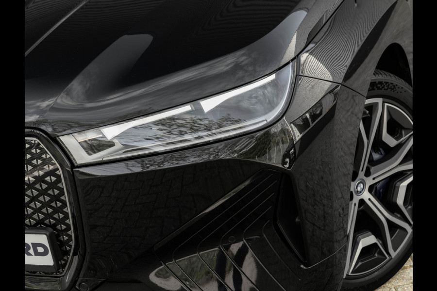 BMW iX xDrive50 - Luchtvering - Integral Active Steering - Driving Ass Prof - Pano