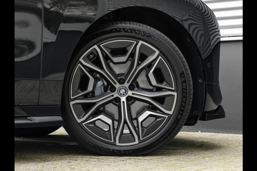 BMW iX xDrive50 - Luchtvering - Integral Active Steering - Driving Ass Prof - Pano