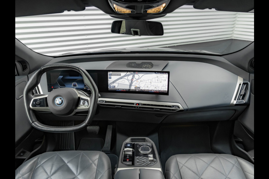 BMW iX xDrive50 - Luchtvering - Integral Active Steering - Driving Ass Prof - Pano
