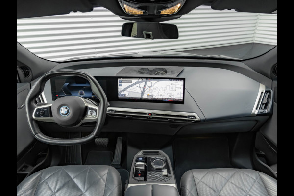 BMW iX xDrive50 - Luchtvering - Integral Active Steering - Driving Ass Prof - Pano
