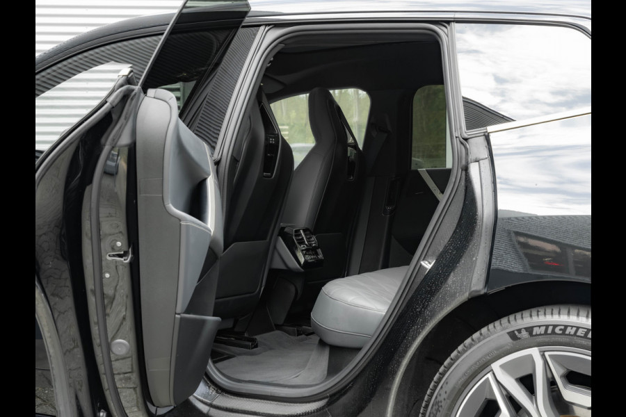 BMW iX xDrive50 - Luchtvering - Integral Active Steering - Driving Ass Prof - Pano