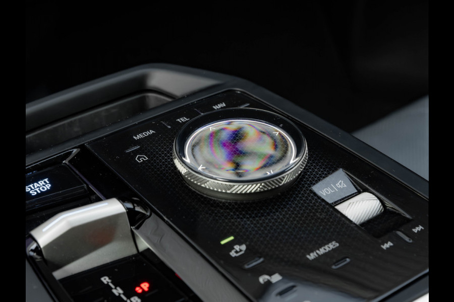 BMW iX xDrive50 - Luchtvering - Integral Active Steering - Driving Ass Prof - Pano