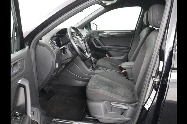 Volkswagen Tiguan Allspace 1.5 TSI Comfortline Business R-Line 7p. | Adaptive cruise | Virtual Dashboard | Carplay | Sfeerverlichting | Full LED | Climate control | Camera | Park assist | Navigatie |